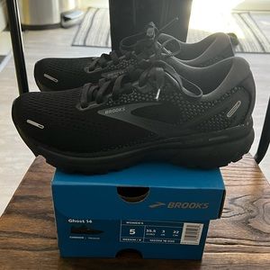 Womens size 5 brooks black ghost running sneakers